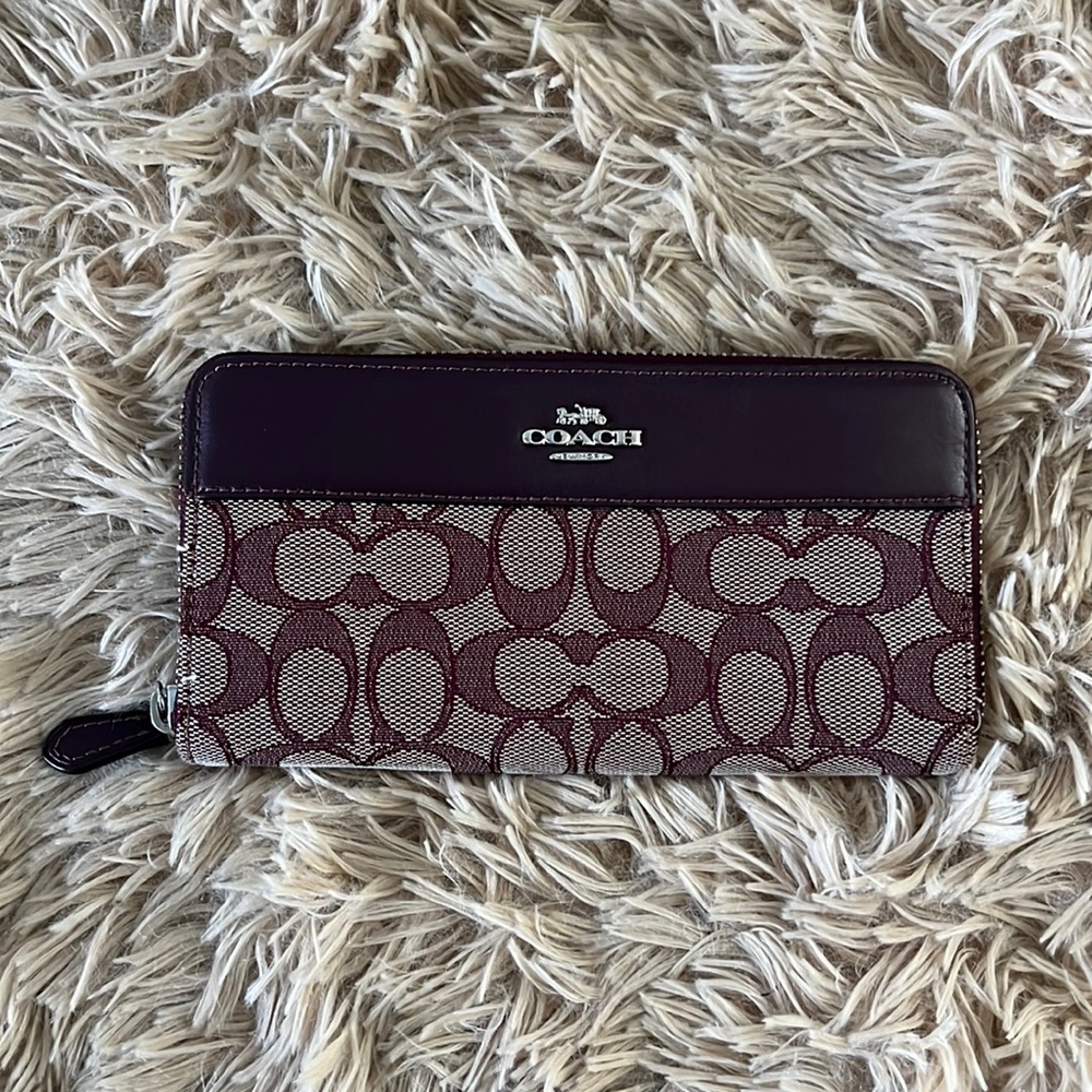 Auth COACH Long Zip Around Wallet in Signature Canvas